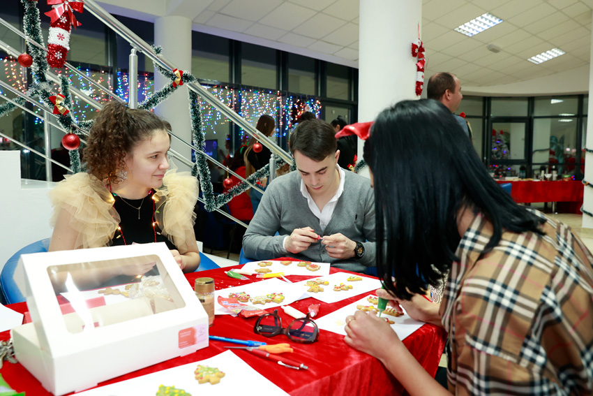 Magia Sărbătorilor la UID: Traditie și Bucurie la Student Christmas Party