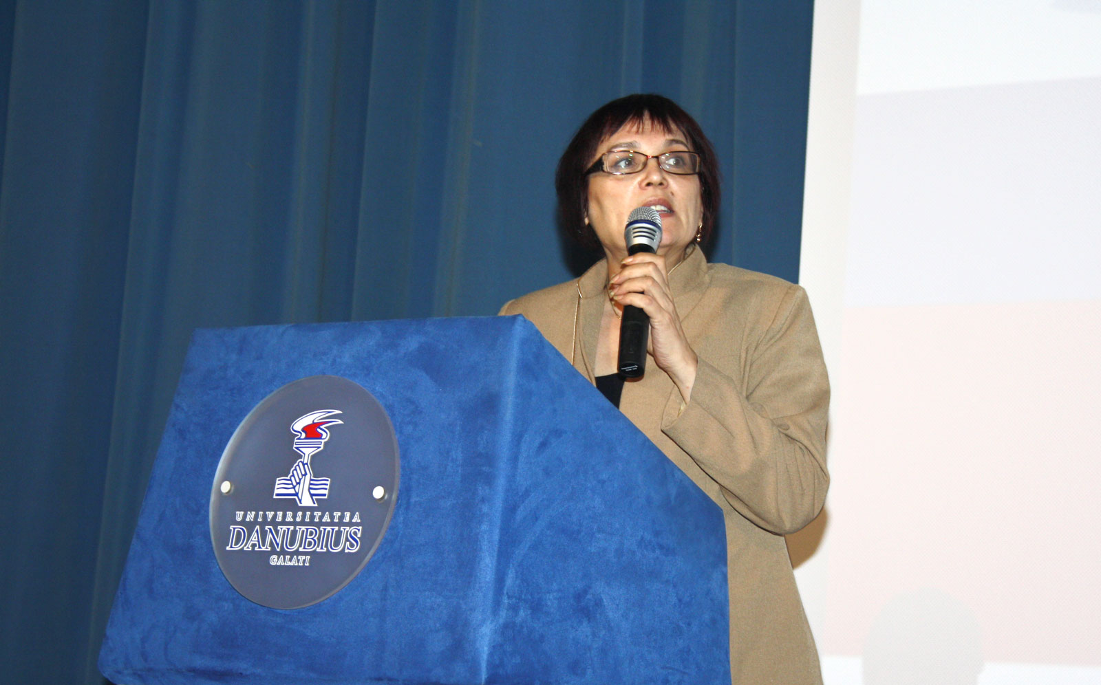 ÎNGERII SĂ VĂ VEGHEZE DRUMUL SPRE DUMNEZEU, DOAMNA PROFESOR MIRELA ARSITH!